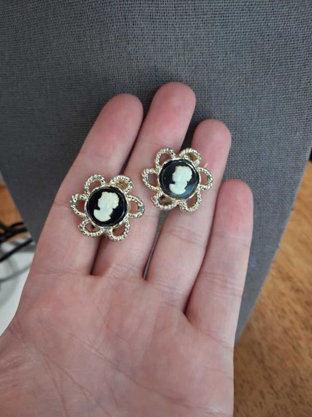 Vintage Cameo clip on earrings